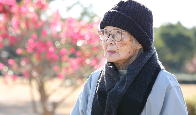 一人暮らしの親が心配…何をすべき？今すぐできる見守りと対策を解説