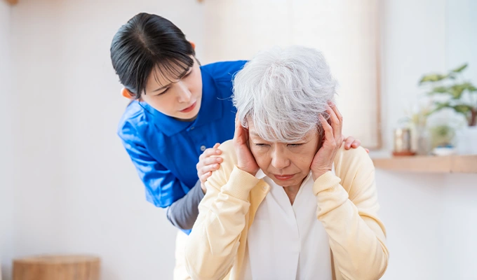 デイサービスでのトラブル事例と対策を徹底解説｜利用者・家族・職員それぞれの解決法