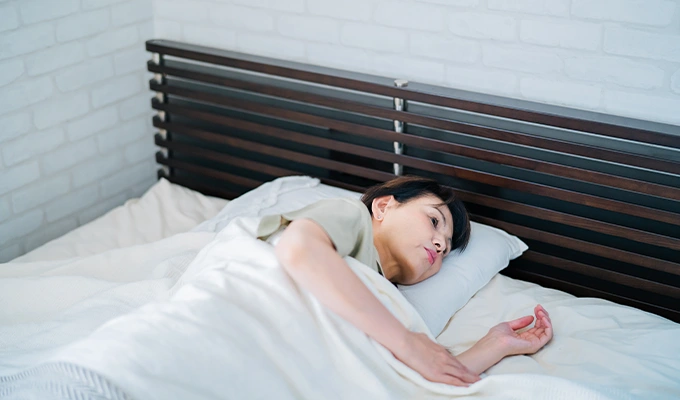 高齢者の昼夜逆転を改善する方法｜家族ができる具体的な対処法